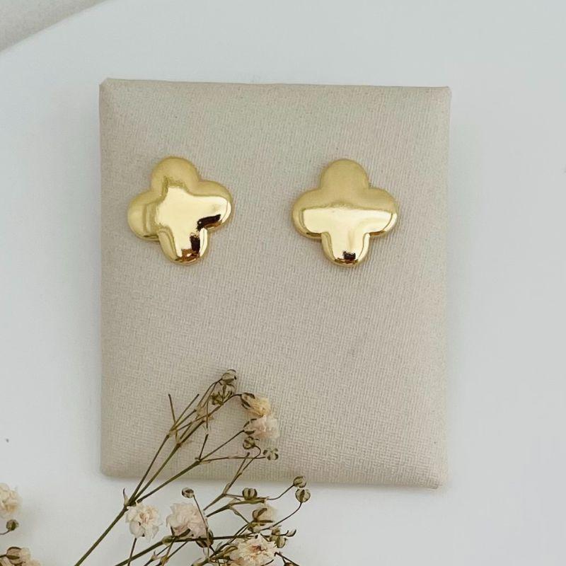 07.2645.0.O - Brinco de flor alhambra lisa com borda arredondada. Inspiração Van-Cleef