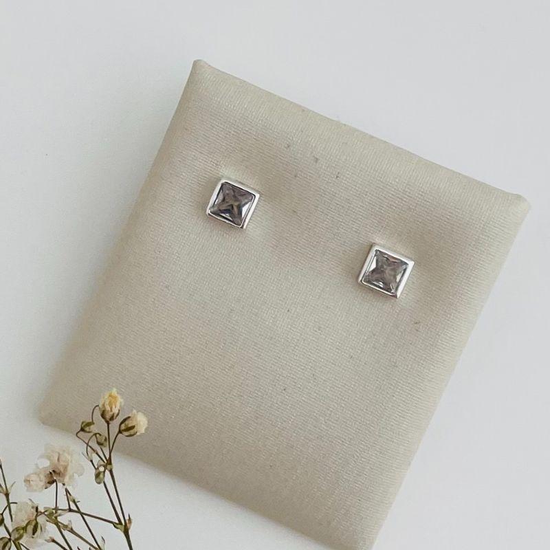 07.2648.1.S - Brinco de ponto de luz quadrado com borda lisa reta