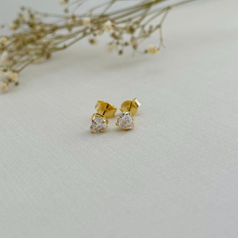 07.2652.1.O - (0.4) Brinco ponto de luz de coração com galeria e quatro garras