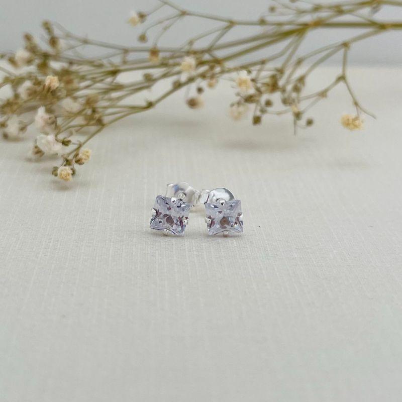 07.2653.1.S - (0.5) Brinco ponto de luz quadrado em tulipa de quatro garras