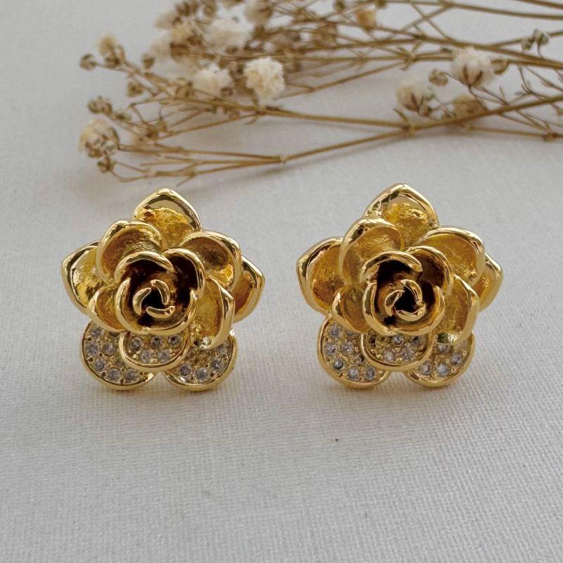 07.2655.1.O - Brinco de flor estilo Dália com pétalas inferiores cravejadas