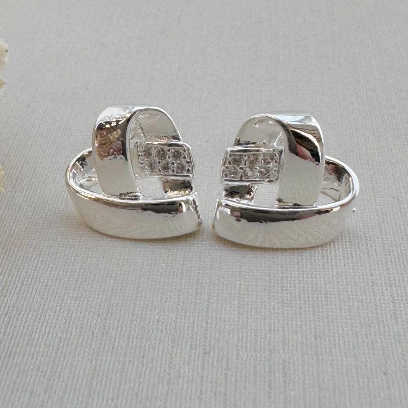 07.2661.1.S - Brinco de fita em formato coração com parte cravejada