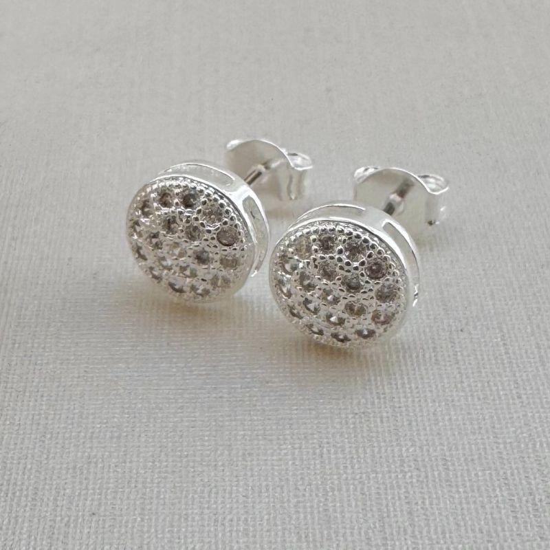 07.2662.1.S - Brinco circular de cravação chuveirinho com galeria e pino no meio