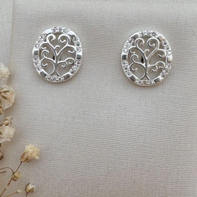 07.2663.1.S - Brinco de silhueta oval cravejada com árvore arabesco lisa