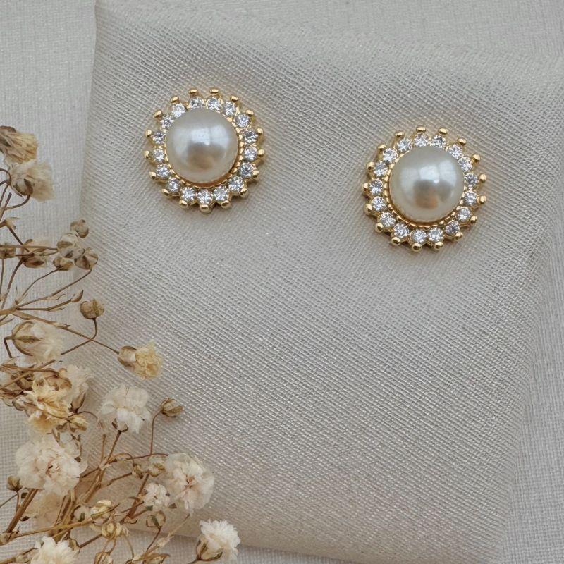 07.2674.15.O - Brinco de pérola central com uma fileira de cravação em volta