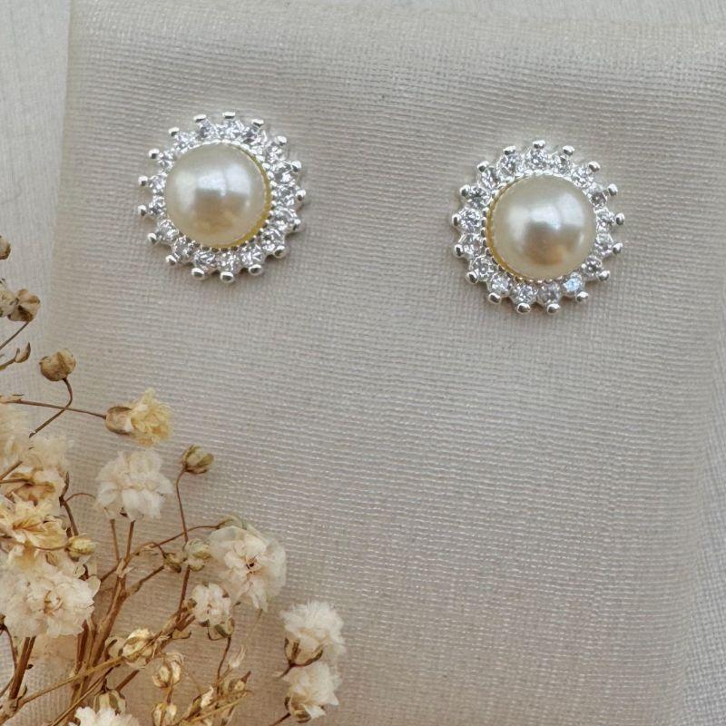 07.2674.15.S - Brinco de pérola central com uma fileira de cravação em volta