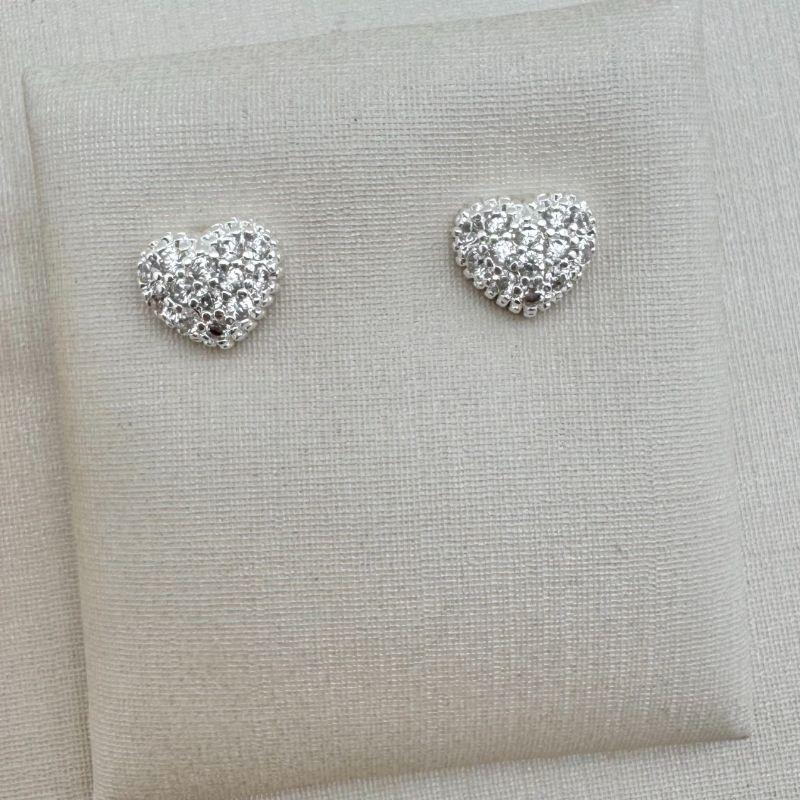 07.2685.1.S - (Tam. G) Brinco de coração abaloado cravejado