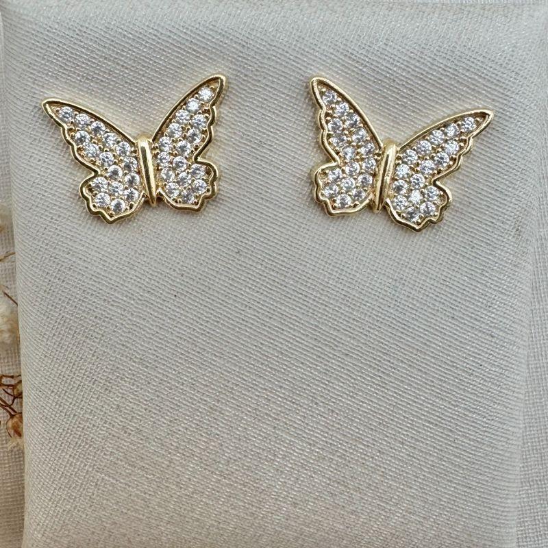 07.2687.1.O - Brinco de formato borboleta desenhada cravejada com mini borda