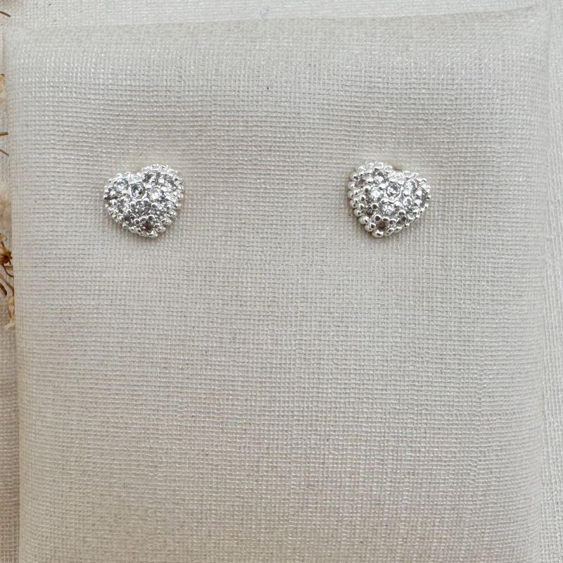 07.2687.1.S - (Tam. P) Brinco de coração abaloado cravejado