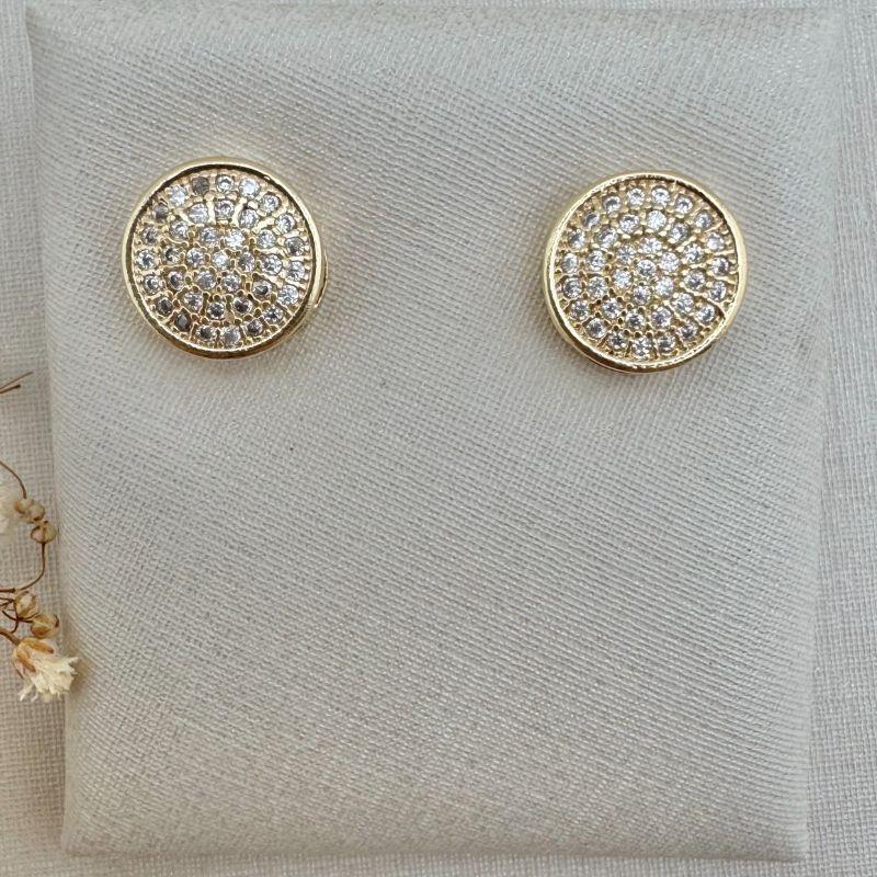 07.2688.1.O - Brinco moeda cravejada com borda fina e galeria