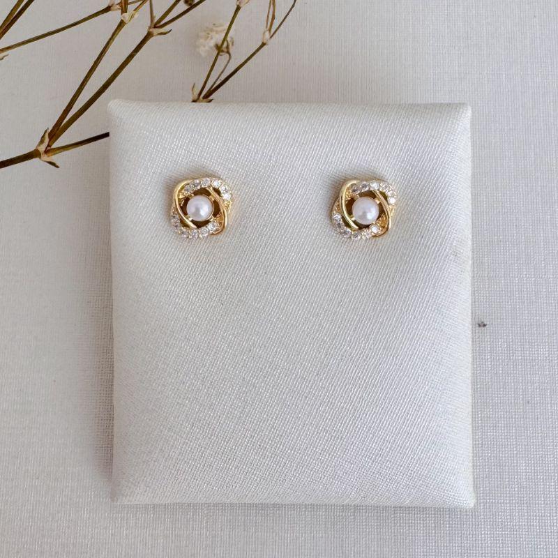 07.2695.15.O - (Tam.M) Brinco de efeito anéis planetários com pérola central