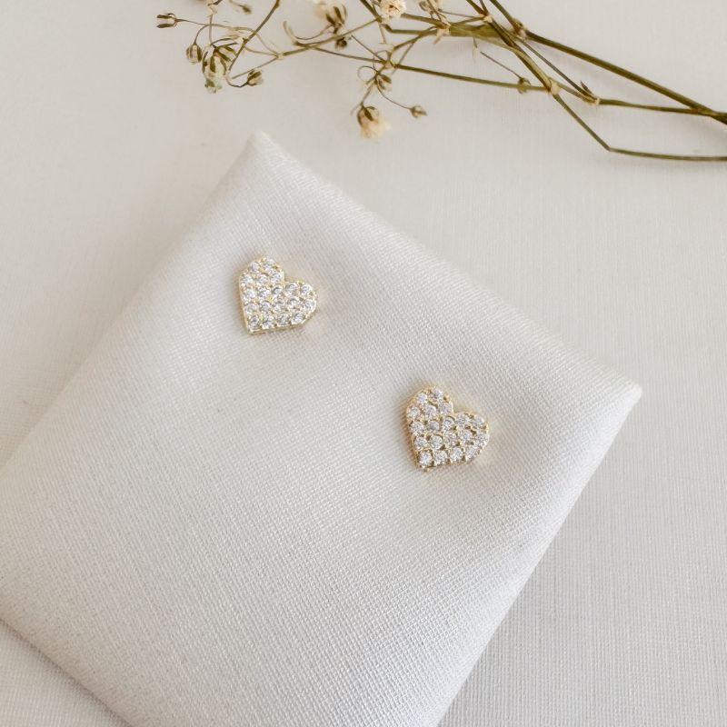 07.2705.1.O - (Tam.M) Brinco coração cravejado de borda reta