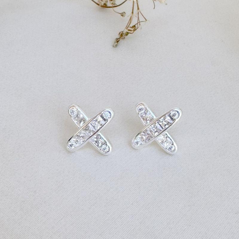 07.2707.1.S - Brinco de forma X em pedra carrê com borda arredondada