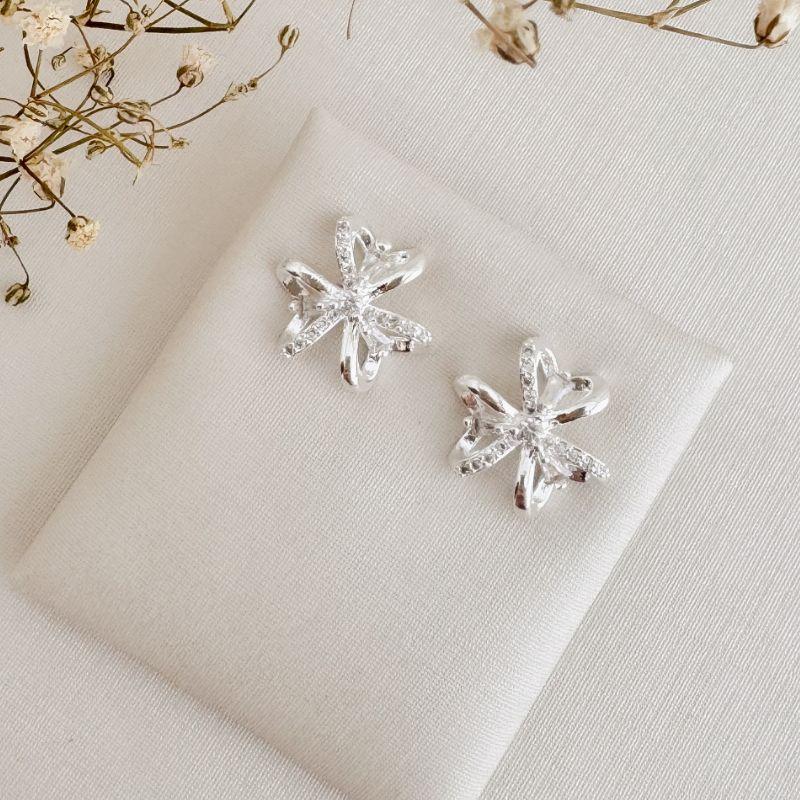 07.2709.1.S - Brinco de laço triplo com ponto de luz central