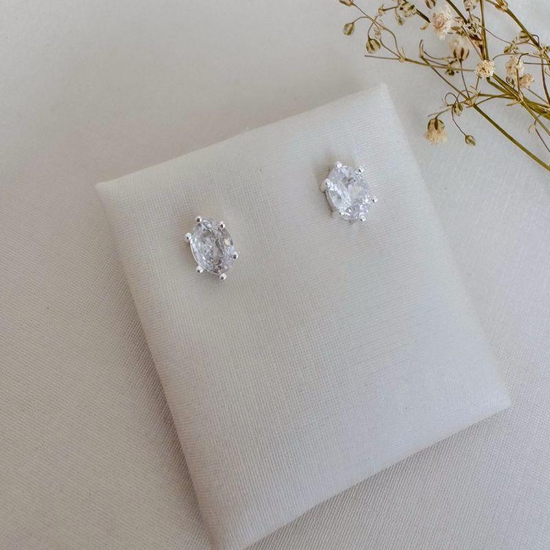 07.2712.1.S - (Tam.P) Brinco de ponto de luz oval em cravação seis garras