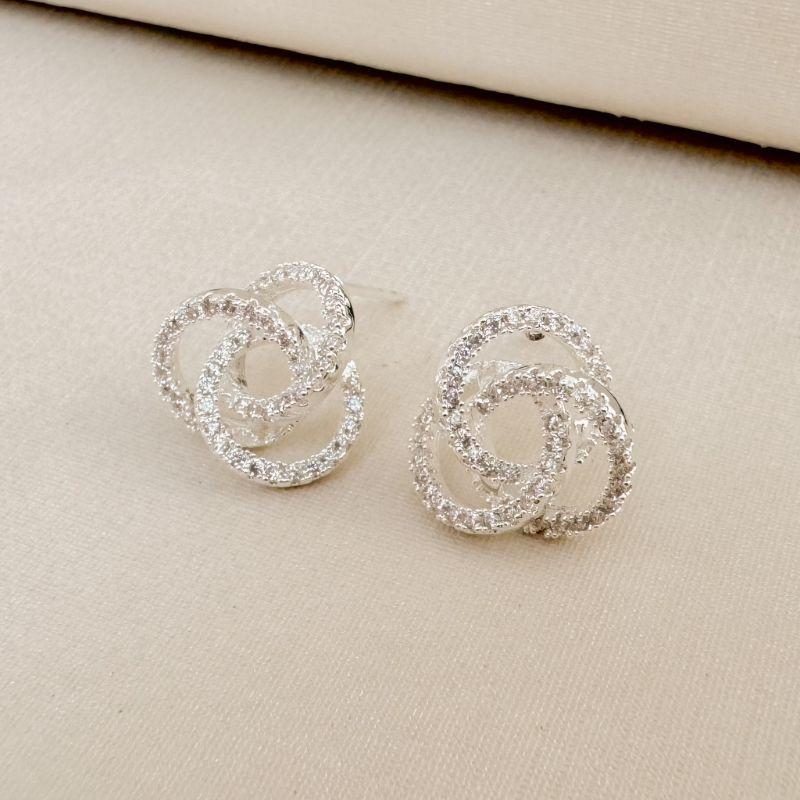 07.2723.1.S - Brinco de silhueta triade cravejada classica