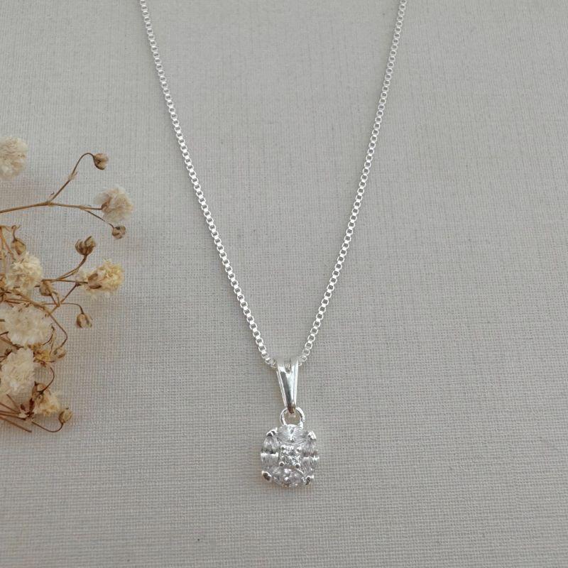 09.2235.1.S - (45) Colar de pingente ponto de luz quadado com uma fileira de cravejada em volta