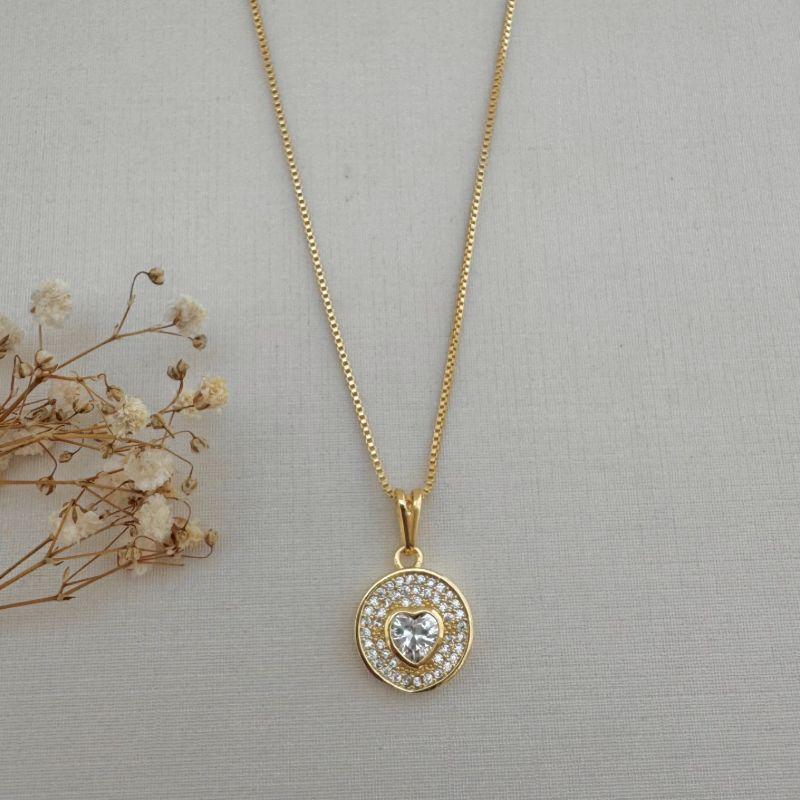 09.2236.1.O - (45) Colar de veneziana com pingente moeda cravejada e coração em pedra