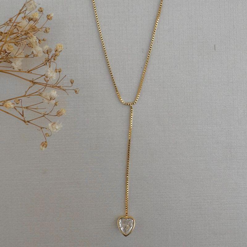 09.2249.1.O - (40) Colar de veneziana com gravata pingente coração de pedra