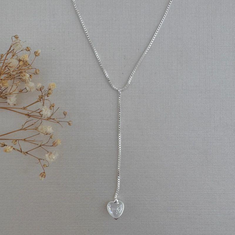 09.2249.1.S - (40) Colar de veneziana com gravata pingente coração de pedra