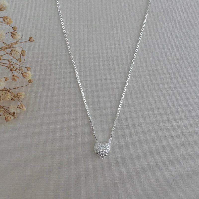 09.2253.1.S - (40) Colar de veneziana com pingente de coração cravejado