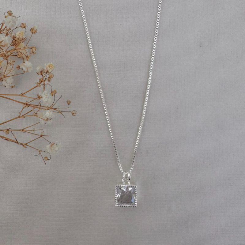 09.2254.1.S - (45) Colar de veneziana com pingente ponto de luz quadrado com borda spikes