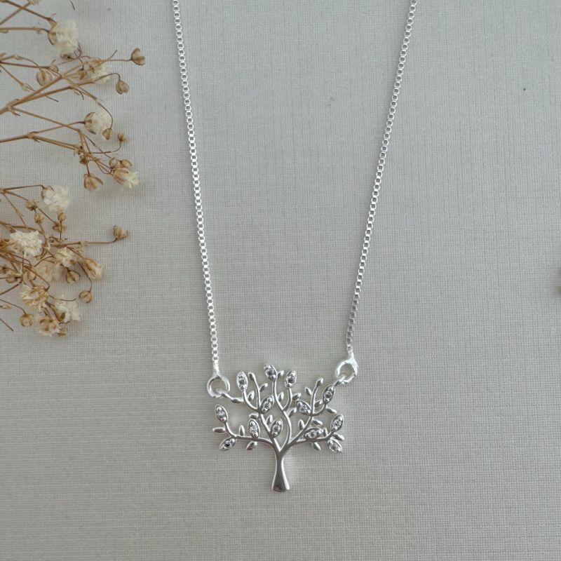 09.2259.1.S - (43) Colar de veneziana com pingente de árvore com folhas cravejadas