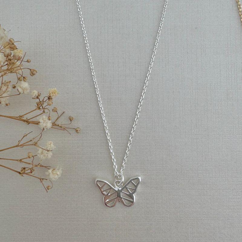 09.2262.0.S - (45) Colar de elos ovais com pingente de borboleta desenhada lisa