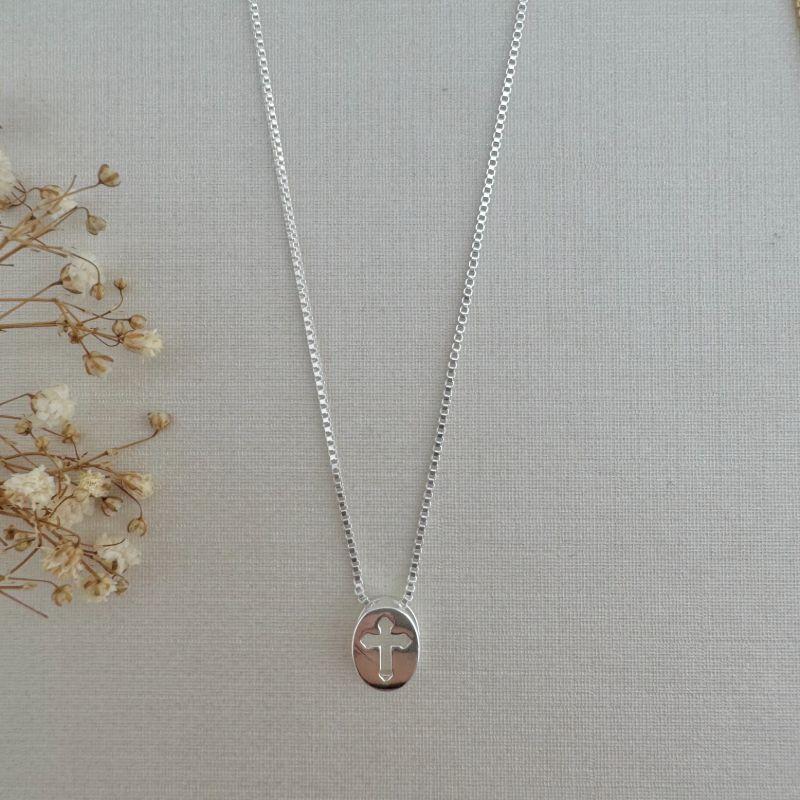 09.2263.0.S - (45) Colar veneziana com pingente oval de galeria com cruz vazada