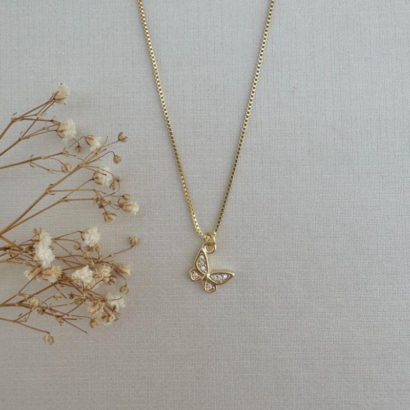 09.2271.1.O - (45) Colar veneziana com pingente mini borboleta cravejada com borda lisa