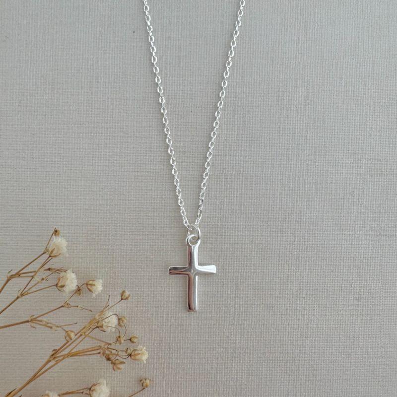 09.2272.0.S - (45) Colar de elos ovais com pingente de cruz lisa reta