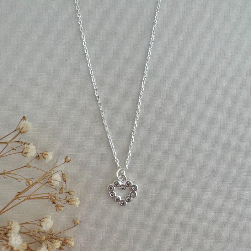 09.2274.1.S - (45) COlar de elos ovais com pingente de silhueta coração em inlges