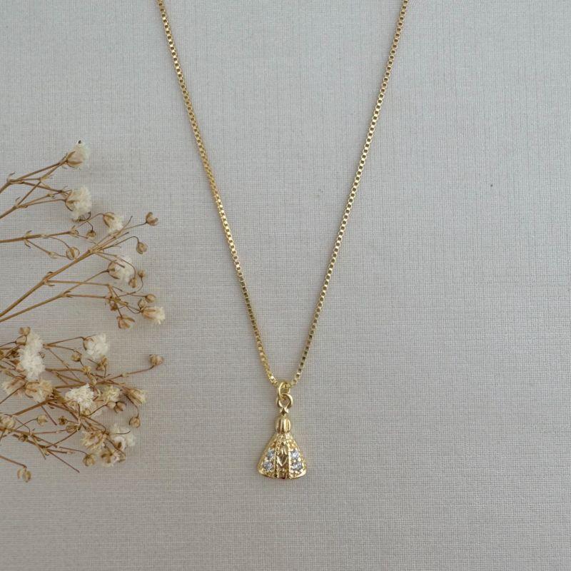 09.2277.1.O - (45) Colar veneziana com pingente de mossa senhora cravejada