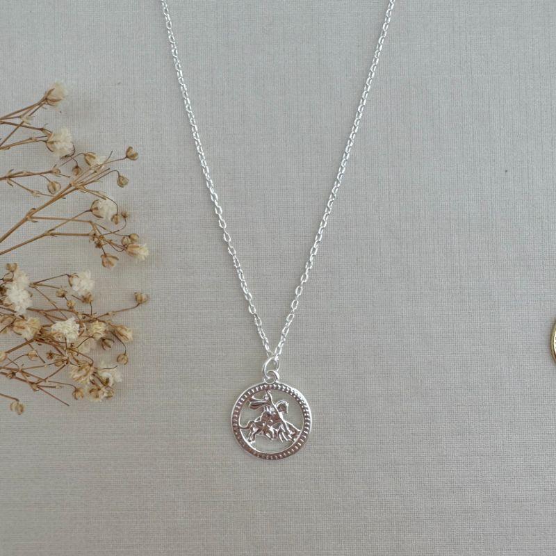 09.2278.0.S - (45) Colar de elos ovais com pingente de São Jorge em circulo liso