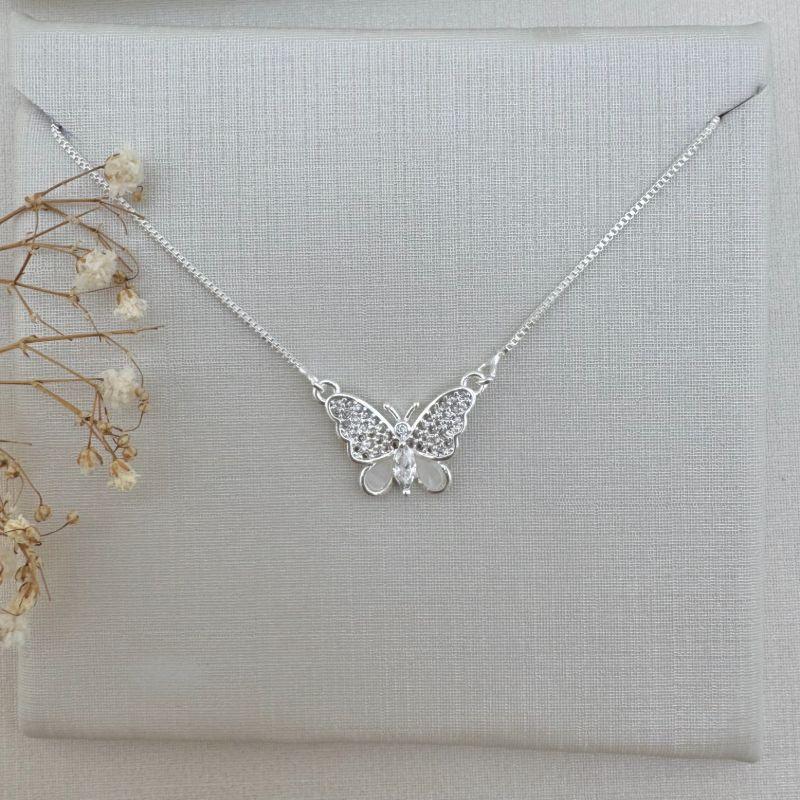 09.2284.1.S - (45) Colar de veneziana metade de borboleta cravejada e medra pérola