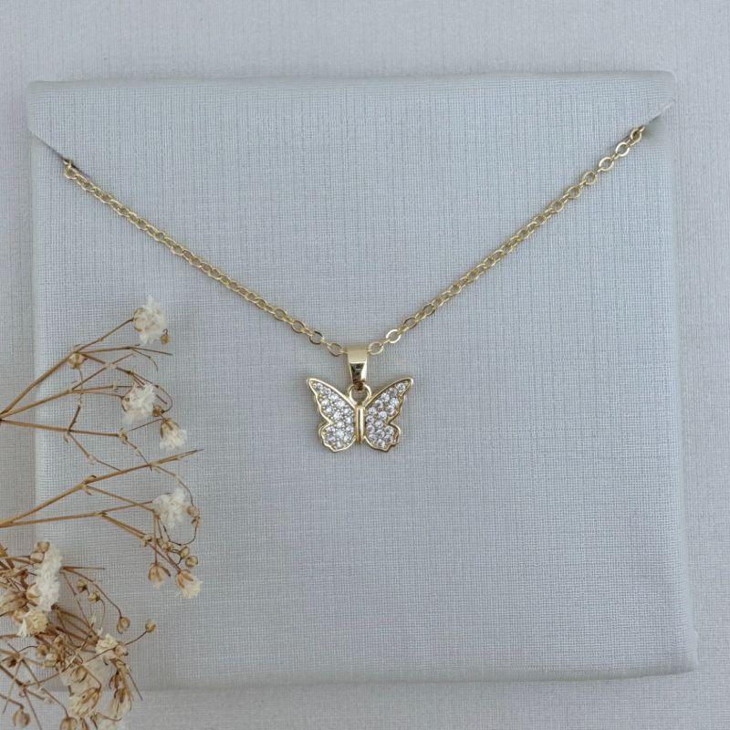 09.2290.1.O - (45) Colar de elos ovais com pingente de borboleta cravejada de borda fina