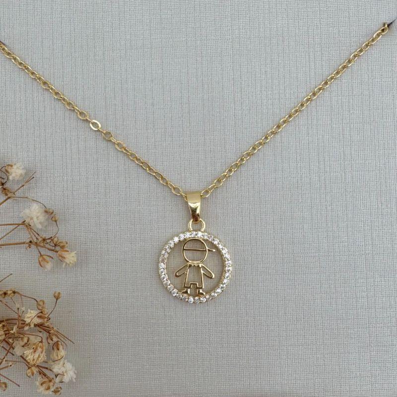 09.2302.1.O - (45) Colar de elos ovais com pingente oval de menino central