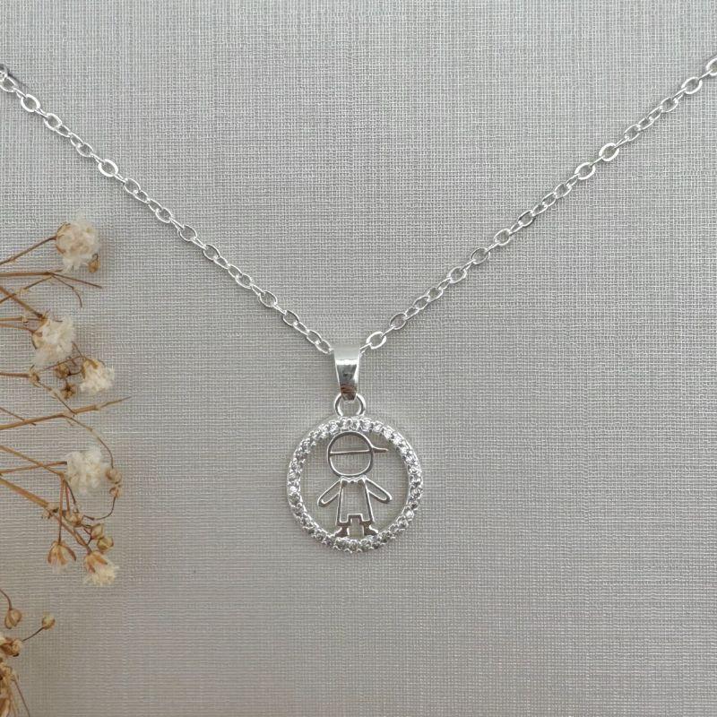 09.2302.1.S - (45) Colar de elos ovais com pingente oval de menino central