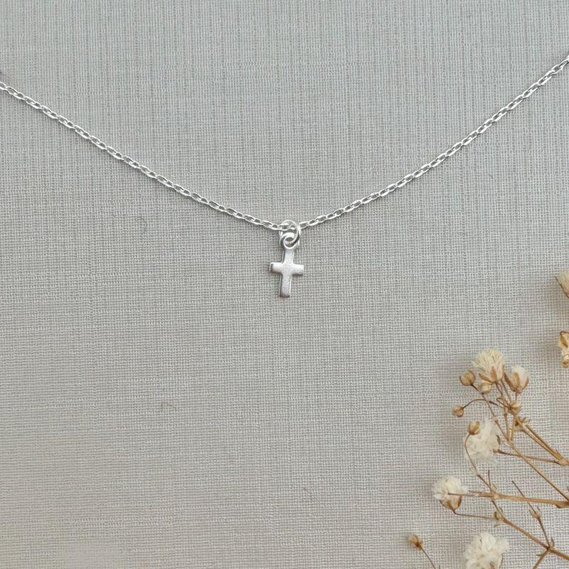 09.2322.0.S - (45) Colar de elos ovais mini com pingente de cruz em chapa