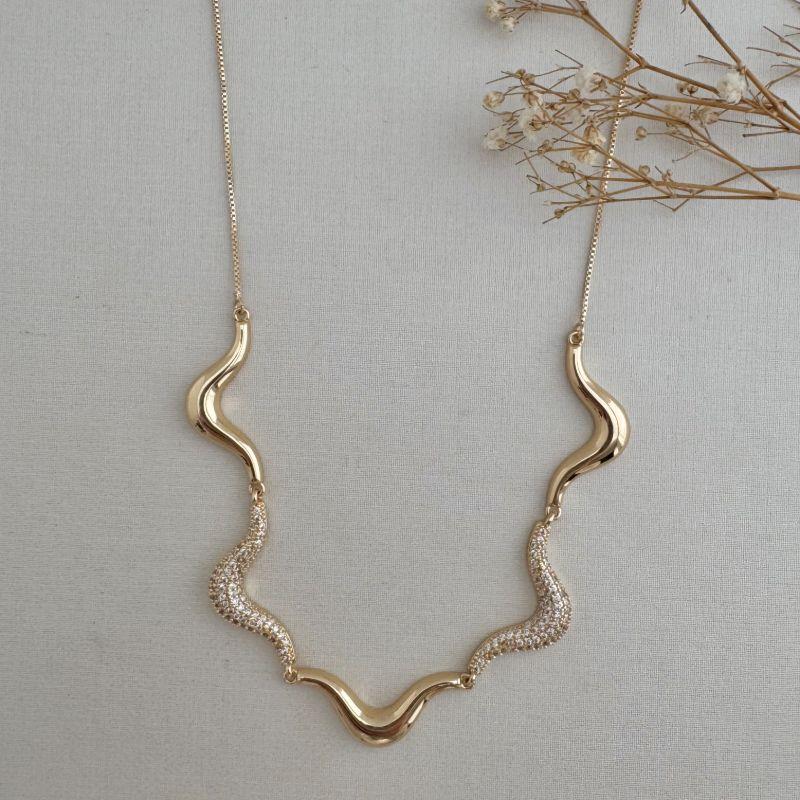 09.2327.1.O - (47) Colar de ondas orgânicas de cravação intercalada