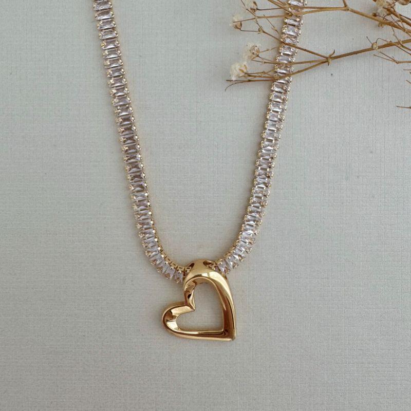 09.2330.1.O - (45) Colar de riviera em baguete vertical com pingente de coração removivel