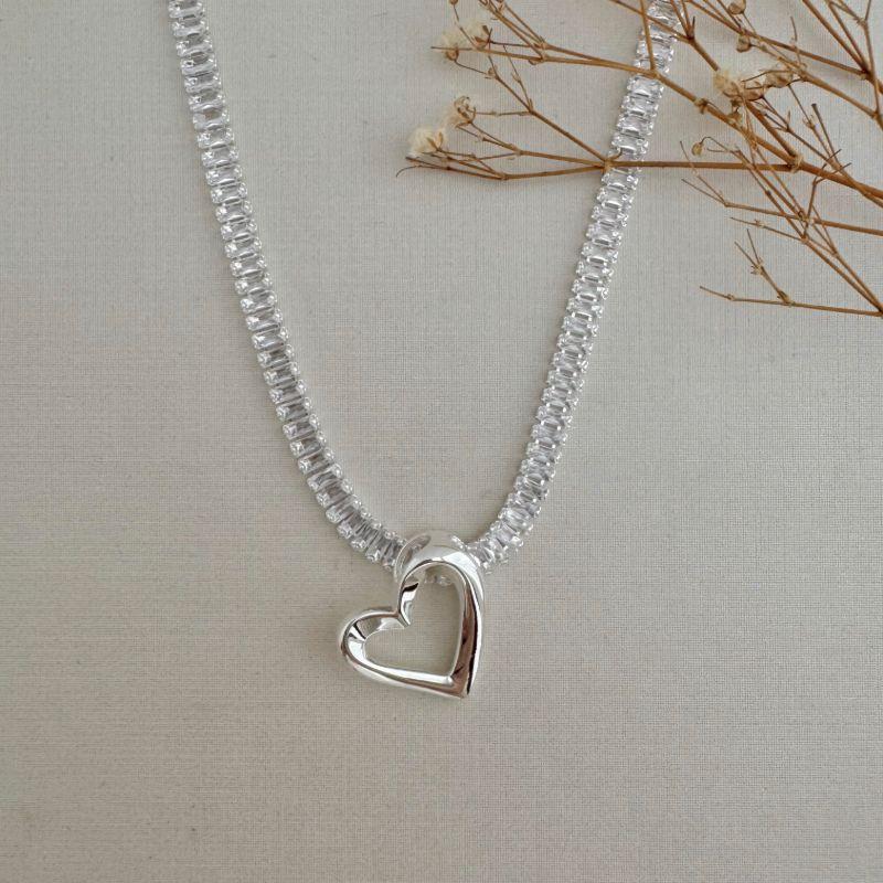 09.2330.1.S - (45) Colar de riviera em baguete vertical com pingente de coração removivel