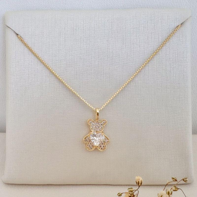 09.2342.1.O - (45) Colar de urso com coração em pedra grande com corrente veneziana