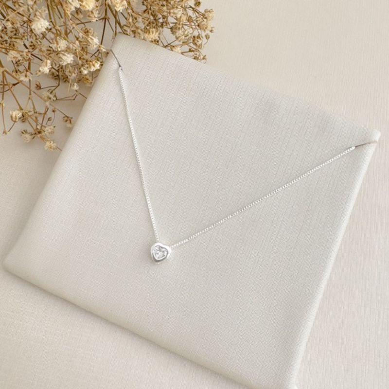 09.2373.1.S - (40) Colar com pingente de coração 5,3m em cravação inglesa