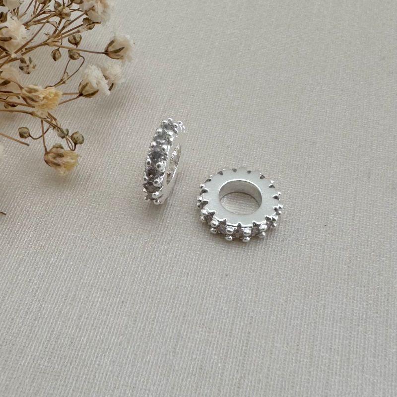 11.0602.1.S - Pingente separador uma coluna cravejada fina simples