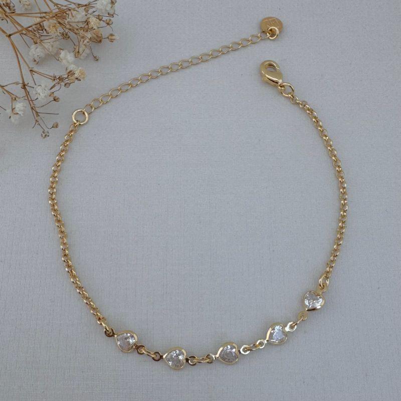 12.2139.1.O - Pulseira de elos português com cinco pontos de luz em formato coração de cravação inglesa