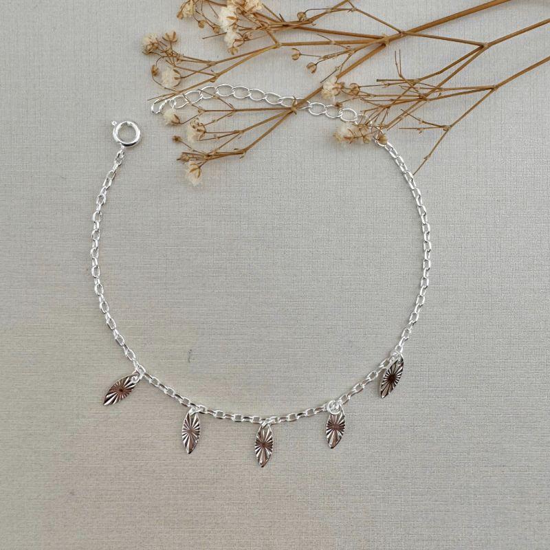 12.2161.0.S - Pulseira de elos ovais com cinco pingente em navetes com efeito raios