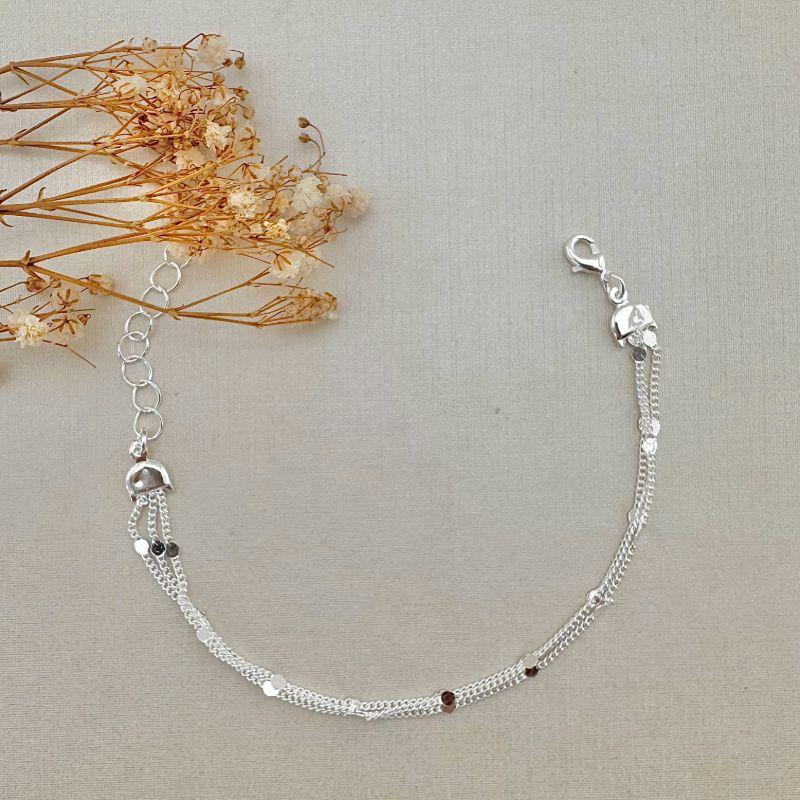 12.2163.0.S - Pulseira tripla de elos clássicos com mini circulos lisas