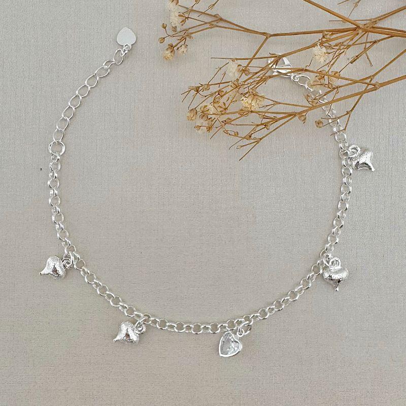 12.2166.1.S - Pulseira de elos português com pingentes de coração lisos e um coração de zirconia