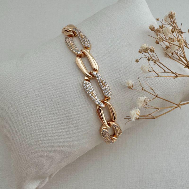 12.2171.1.O - Pulseira de elos grumet longos com cravação intercalada, possui extensor